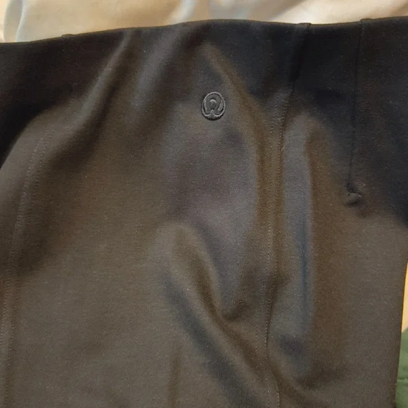 Lululemon pull on pant - Picture 7 of 8